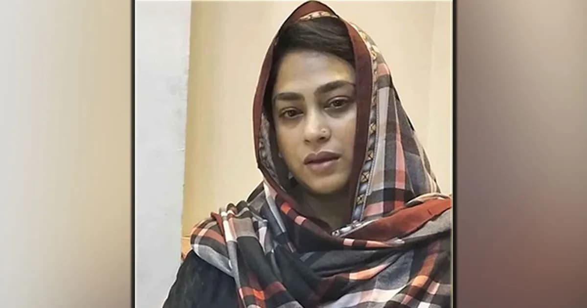 অভিনয় ছেড়ে হেদায়েতের পথে অভিনেত্রী পপি