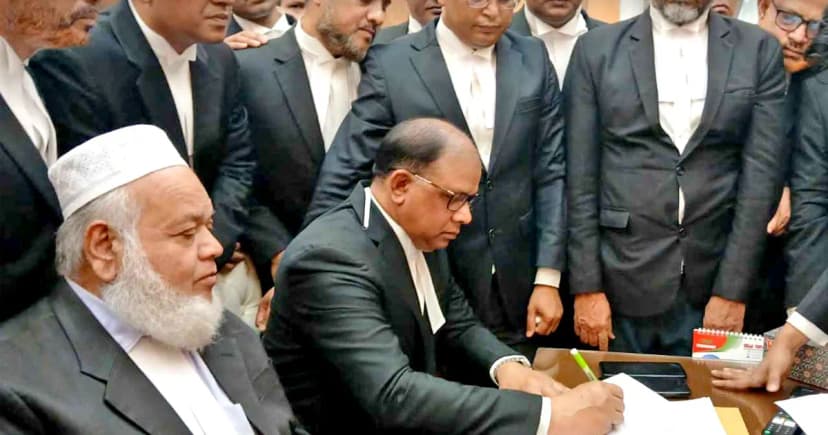 দায়িত্ব গ্রহণ করলেন নতুন চিফ প্রসিকিউটর আমিনুল ইসলাম