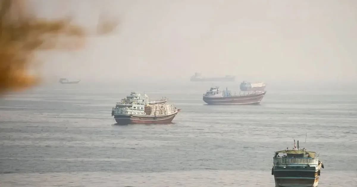 হরমুজ প্রণালিতে সৌদি জাহাজে হামলা, নিহত ২ নাবিক