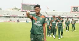 দুর্দান্ত বোলিংয়ে ৩২ রানে ৫ উইকেট নিলেন নাহিদ রানা