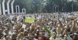 ‘মার্চ টু সচিবালয়’ কর্মসূচিতে অংশ নিতে শহীদ মিনারে হাজারো শিক্ষক
