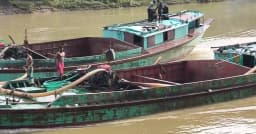 মনু-ধলাই নদীতে অবৈধ বালু উত্তোলন, বিপাকে নদীতীরের বাসিন্দারা
