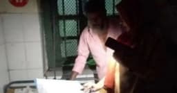 লোডশেডিংয়ে অচল হাসপাতাল, মোবাইলের আলোয় দেখা হচ্ছে রোগী