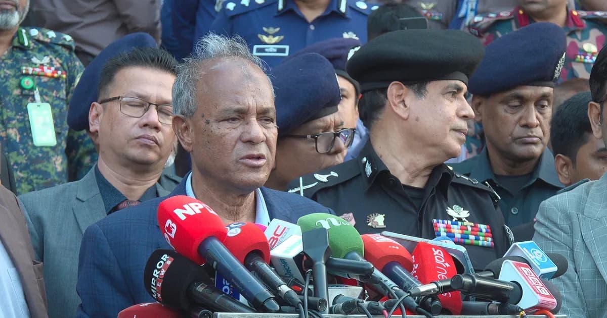 পুলিশের মধ্যে কোনো আতঙ্ক কাজ করছে না: স্বরাষ্ট্র উপদেষ্টা