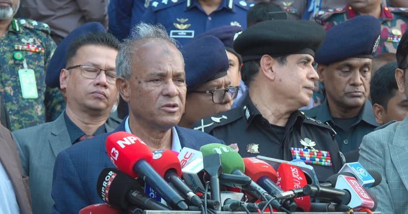 পুলিশের মধ্যে কোনো আতঙ্ক কাজ করছে না: স্বরাষ্ট্র উপদেষ্টা