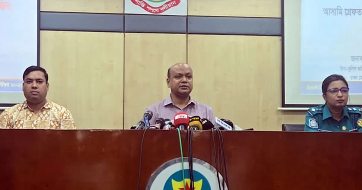ঢাকায় ককটেল বিস্ফোরণ ও বাসে আগুন, পুলিশের চাঞ্চল্যকর দাবি