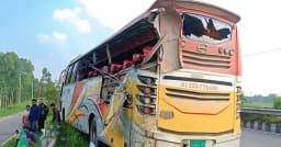 টাঙ্গাইলে বাস-ট্রাক মুখোমুখি সংঘর্ষে নিহত ৩