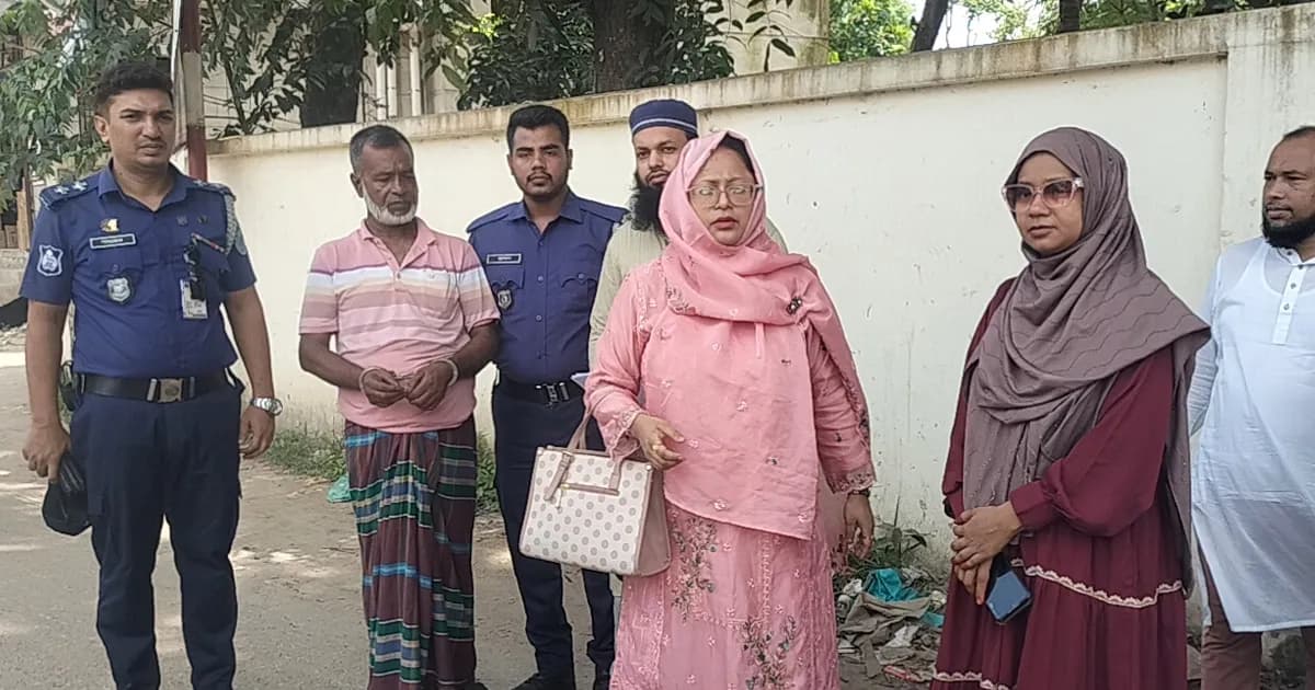 পানিতে মিশিয়ে মাংস বিক্রি, সোনারগাঁয়ে ব্যবসায়ীকে জরিমানা
