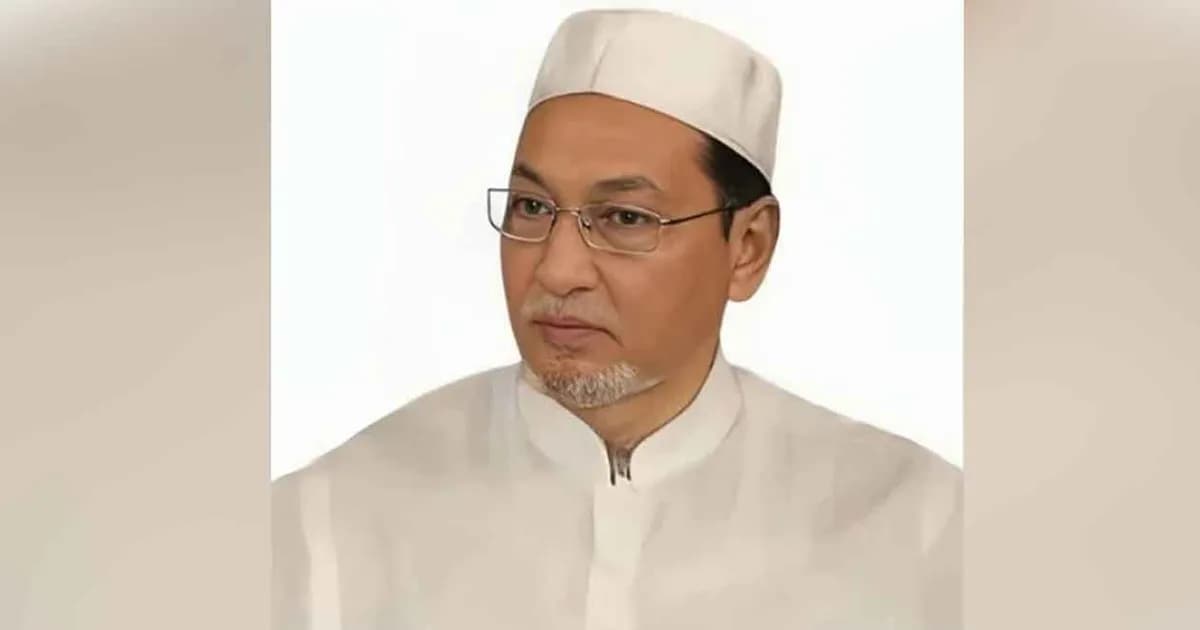 পবিত্র ওমরাহ পালন শেষে দেশে ফিরেছেন চিফ হুইপ