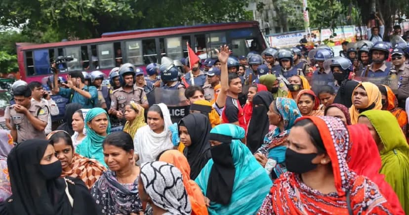পুলিশের হস্তক্ষেপে শ্রম ভবনের পথে নাসা গ্রুপের শ্রমিকরা