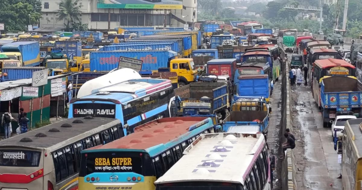 দুর্গাপূজা ছুটিতে ঢাকা-চট্টগ্রাম ও ঢাকা-সিলেট রোডে দীর্ঘ যানজট