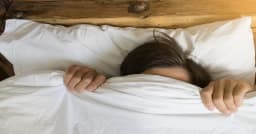 মুখ ঢেকে ঘুমালে কী হয়? বিশেষজ্ঞদের সতর্ক বার্তা