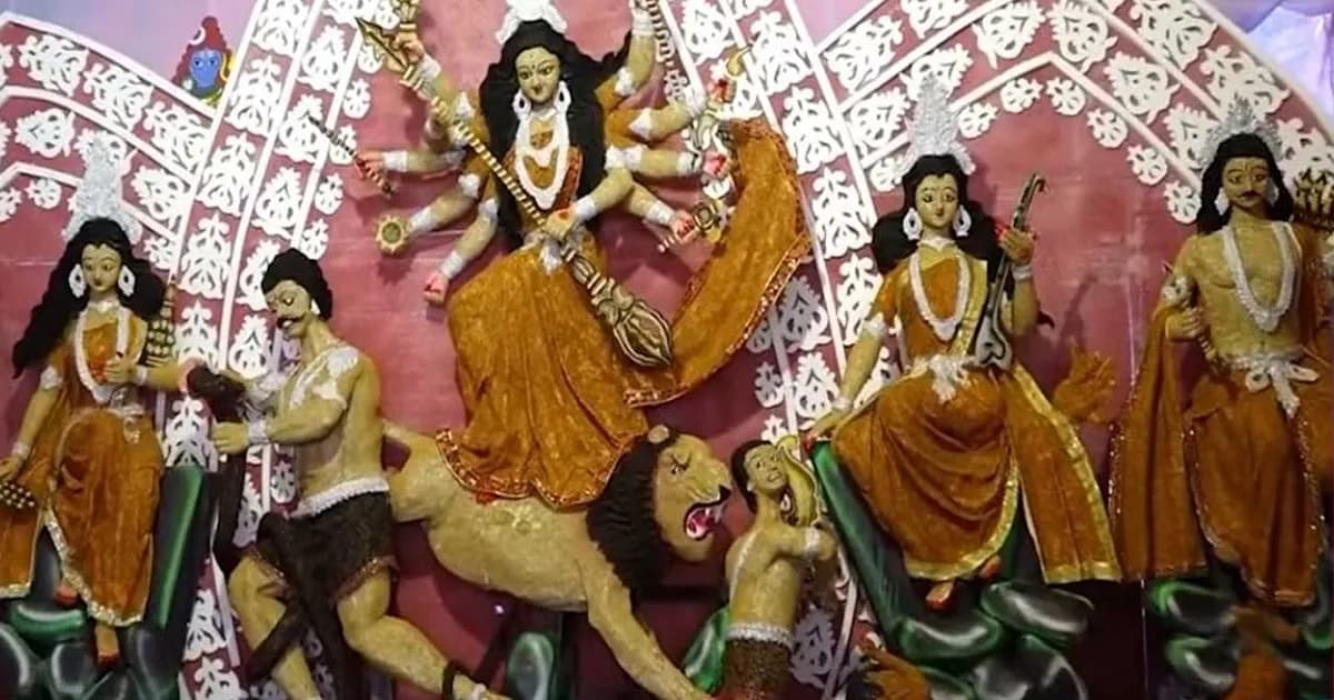 নজর কাড়ছে ৪০ কেজি মিলেটের দানায় তৈরি দুর্গাপ্রতিমা