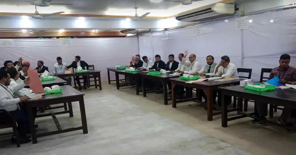 ঢাকা আইনজীবী সমিতির নির্বাচনে ২১ হাজার ভোটারের ভোটগ্রহণ শুরু