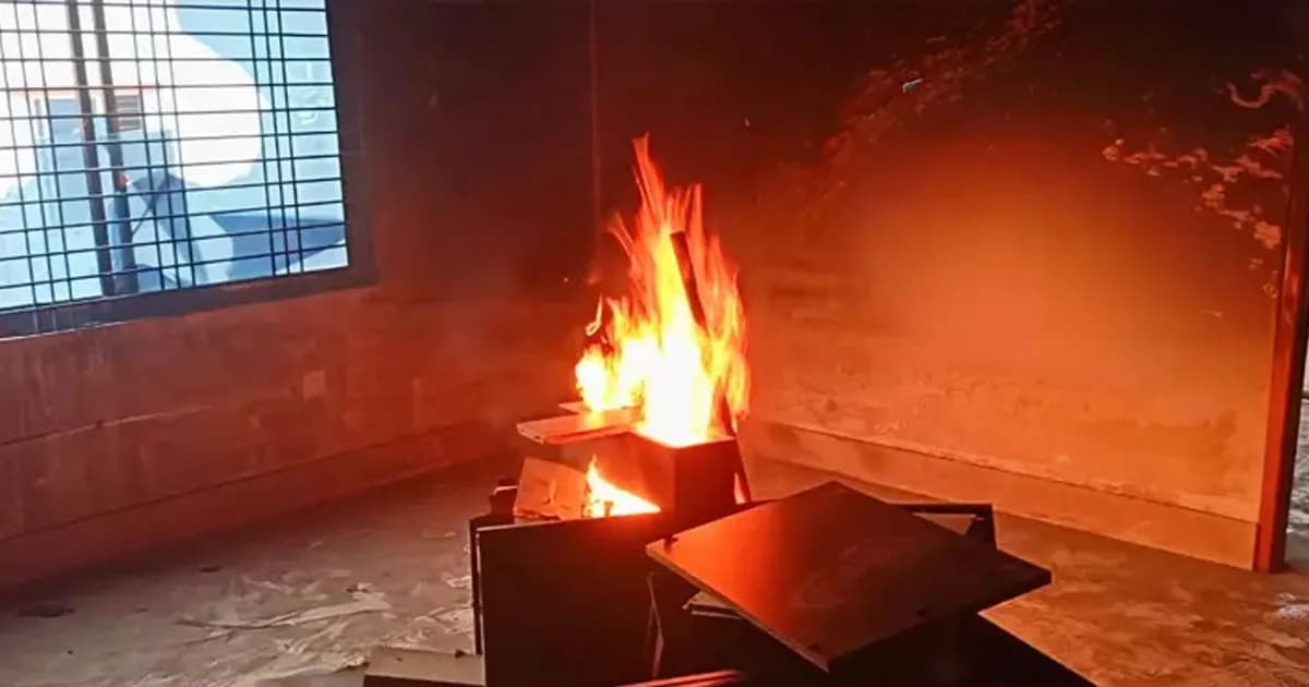 উদ্বোধনের এক ঘণ্টা পরেই আওয়ামী লীগের কার্যালয়ে আগুন