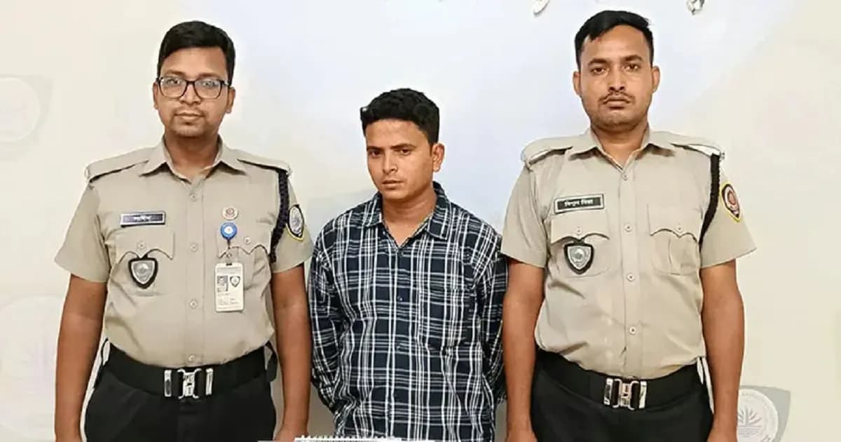 আন্ডারওয়্যারে ইয়াবা লুকিয়েও শেষ রক্ষা পেলেন না কাপড় ব্যবসায়ী
