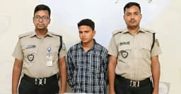 আন্ডারওয়্যারে ইয়াবা লুকিয়েও শেষ রক্ষা পেলেন না কাপড় ব্যবসায়ী