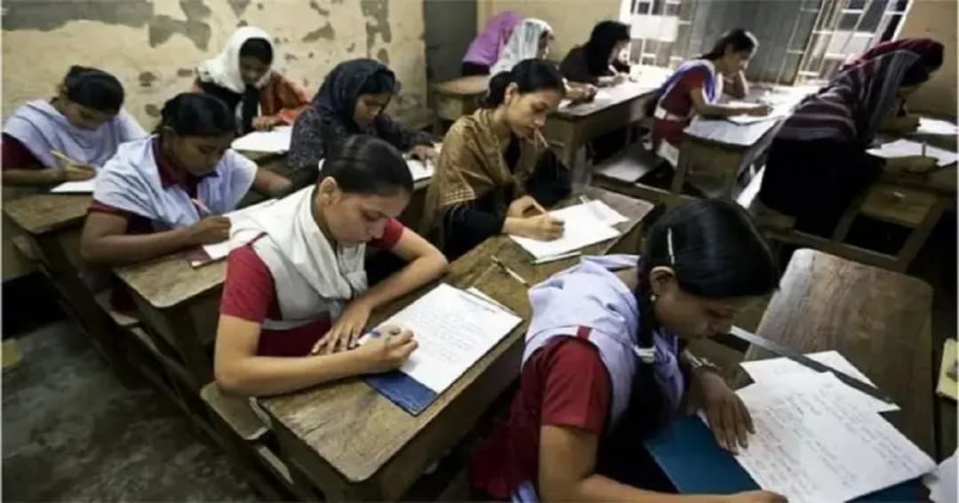 পড়াশোনায় বড় ছেদ : বারবার বন্ধের মাশুল দিচ্ছে শিক্ষার্থীরা