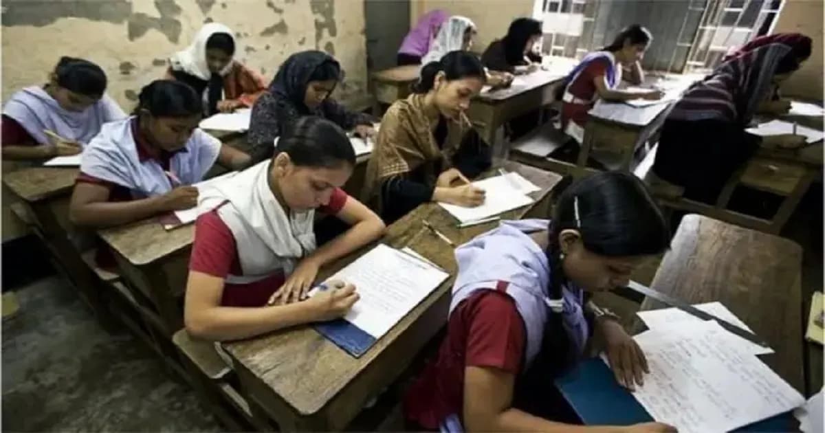 পড়াশোনায় বড় ছেদ : বারবার বন্ধের মাশুল দিচ্ছে শিক্ষার্থীরা