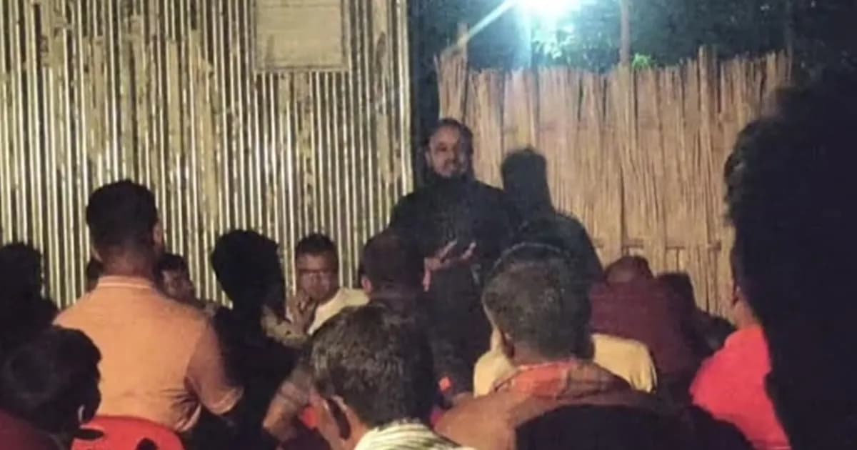 সালথায় চেয়ারম্যানের ‘অস্ত্র বানান’ বক্তব্যের ভিডিও ছড়িয়ে পড়েছে