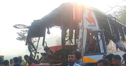 পাবনায় ২ বাসের মুখোমুখি সংঘর্ষে নিহত ২, আহত ১০