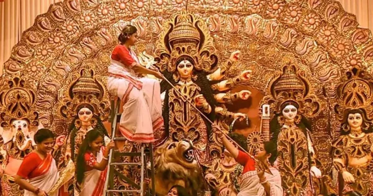 মহানবমীর পুজা শেষে সবত্র দেবী বিদায়ের সুর