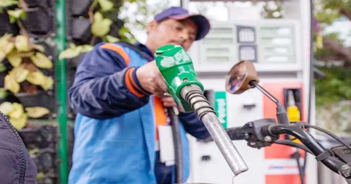 ভোক্তা পর্যায়ে পেট্রোল-ডিজেলের দাম কমালো পাকিস্তান