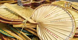 লোডশেডিং ও তীব্র গরমে শিবচরে বাড়ছে ঐতিহ্যবাহী তালপাখার কদর