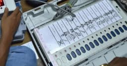 ইভিএম বিতর্ক : ‘তৃণমূলে ভোট দিলে পড়ছে বিজেপিতে’