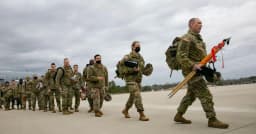 কাতার ও বাহরাইনের ঘাঁটি থেকে সেনা সরাচ্ছে যুক্তরাষ্ট্র