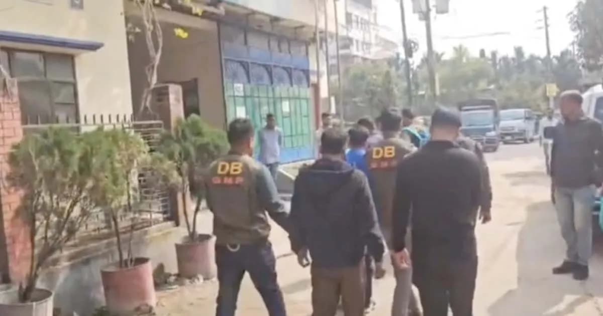 গাজীপুরে ছদ্মবেশী ডিবি–সাংবাদিক চক্রের পাঁচ সদস্য গ্রেফতার