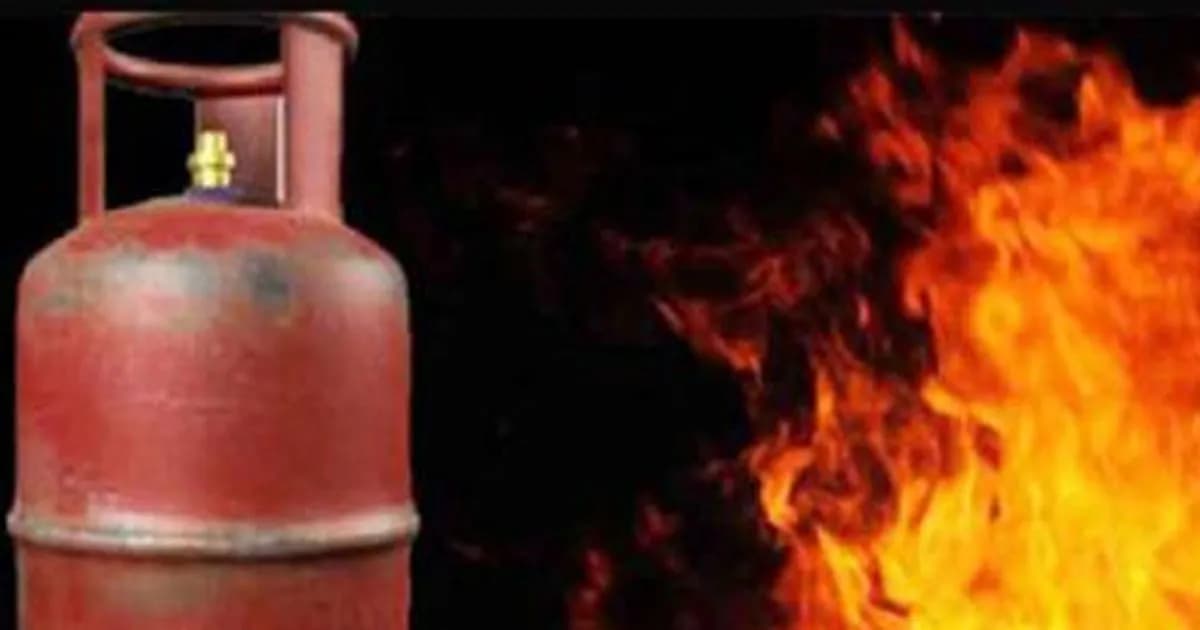 উত্তরায় গ্যাস লিকেজ থেকে বিস্ফোরণ, নারী-শিশুসহ দগ্ধ ১০