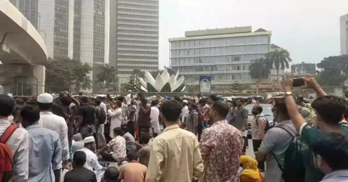 প্রশ্নফাঁসের অভিযোগে যুব উন্নয়নের নিয়োগ পরীক্ষা স্থগিত, প্রতিবাদে বিক্ষোভ