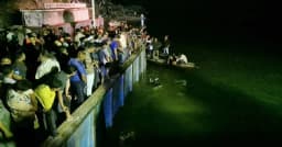 পদ্মায় বাসডুবি: এখনো পানির নিচে ৪০ জন, ধারণা ফায়ার সার্ভিসের