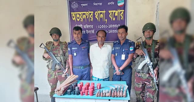 অভয়নগরে ককটেল ও দেশীয় অস্ত্রসহ আটক ১