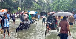 রাজধানীতে আজও বৃষ্টি, জলাবদ্ধতায় দুর্ভোগে নগরবাসী