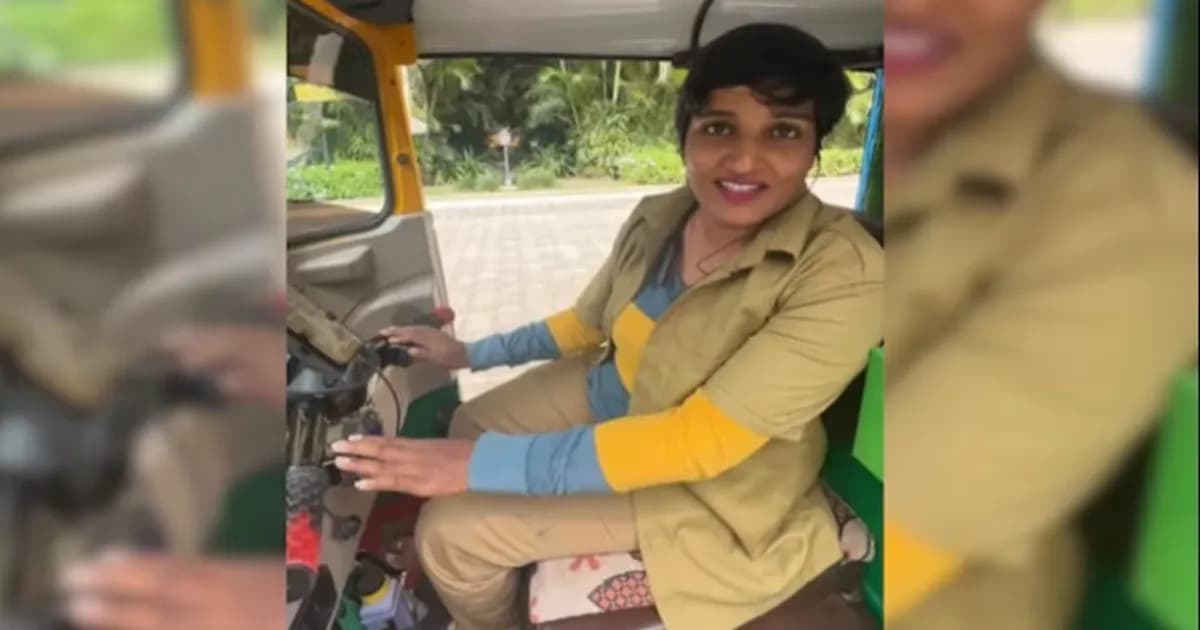 চাকরি ছেড়ে অটোরিকশার স্টিয়ারিংয়ে তরুণী, মাসে আয় ৬০ হাজার