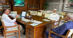 প্রধানমন্ত্রীর সঙ্গে বিরোধীদলীয় নেতার বৈঠক