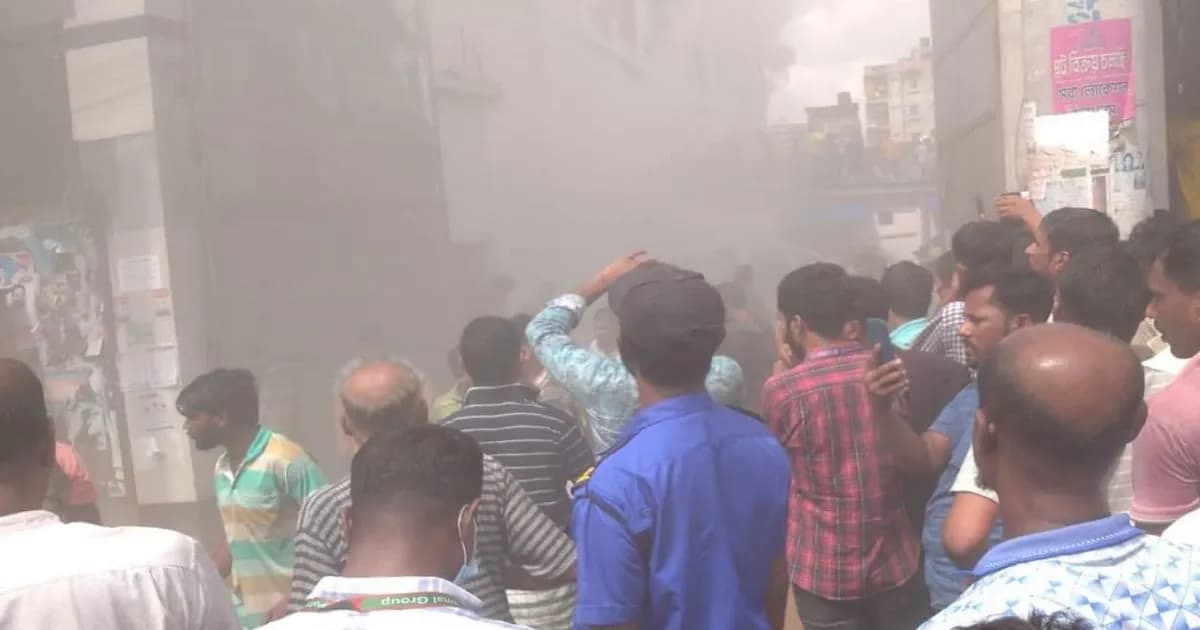আশুলিয়ায় পোশাক কারখানায় ভয়াবহ আগুন, নিয়ন্ত্রণে ছয় ইউনিট
