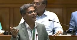‘আগে চড়তেন রিকশায়, এখন প্রাডোতে চড়ে বিক্রি করেন জুলাই চেতনা’