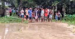 মনু-ধলাই নদীর বাঁধ ভেঙে মৌলভীবাজারে ২০ হাজার মানুষ পানিবন্দি