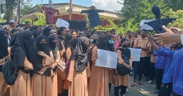 কাপ্তাই সুইডেন পলিটেকনিক শিক্ষার্থীদের ৩ দফা দাবিতে বিক্ষোভ সমাবেশ