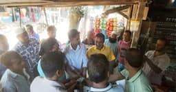 মাইকিং করে কুড়িয়ে পাওয়া টাকা মালিককে ফিরিয়ে দিলেন দুই শিক্ষার্থী