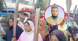 কুষ্টিয়ায় আমির হামজার বিরুদ্ধে মহিলা দলের ঝাড়ু মিছিল