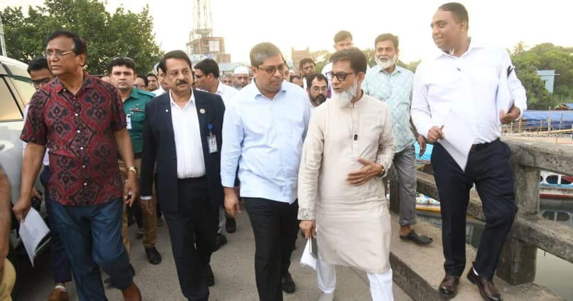 জিরানী খাল পরিদর্শনে দুই প্রতিমন্ত্রী ও ডিএসসিসি প্রশাসক