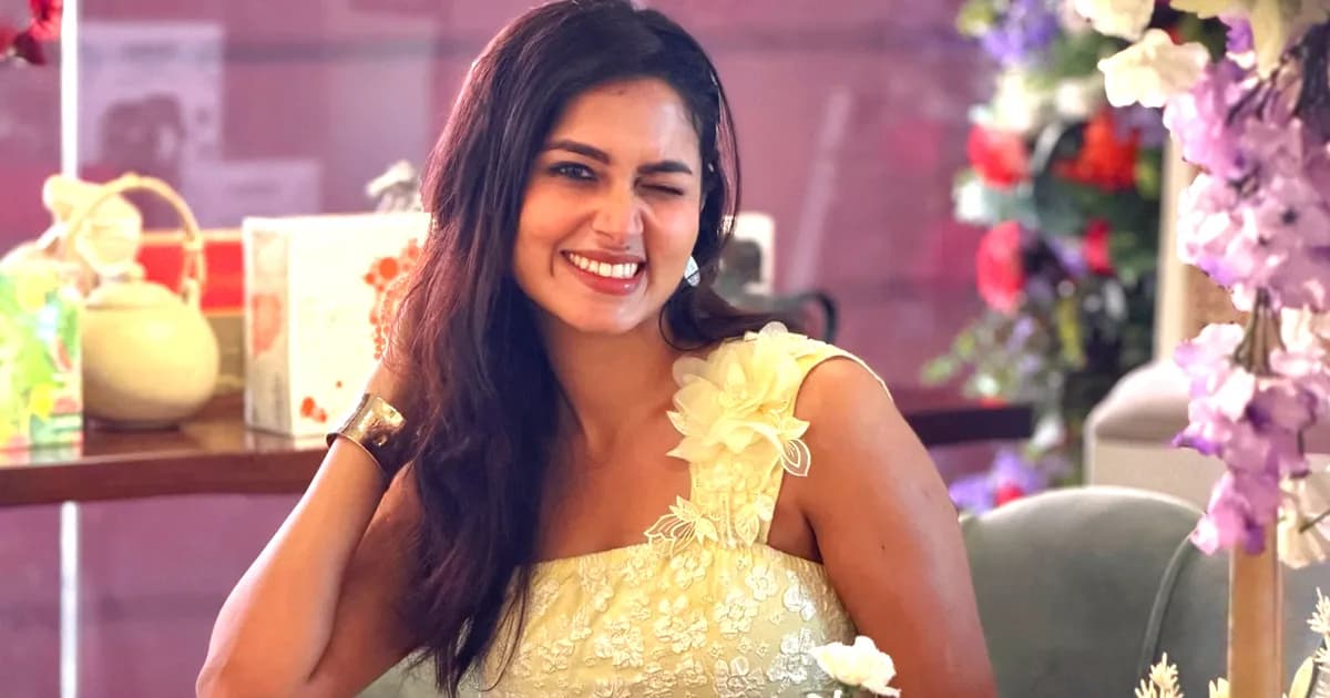 কলকাতার ক্যাফে কালচার মুগ্ধ করলো তাসনিয়া ফারিণকে