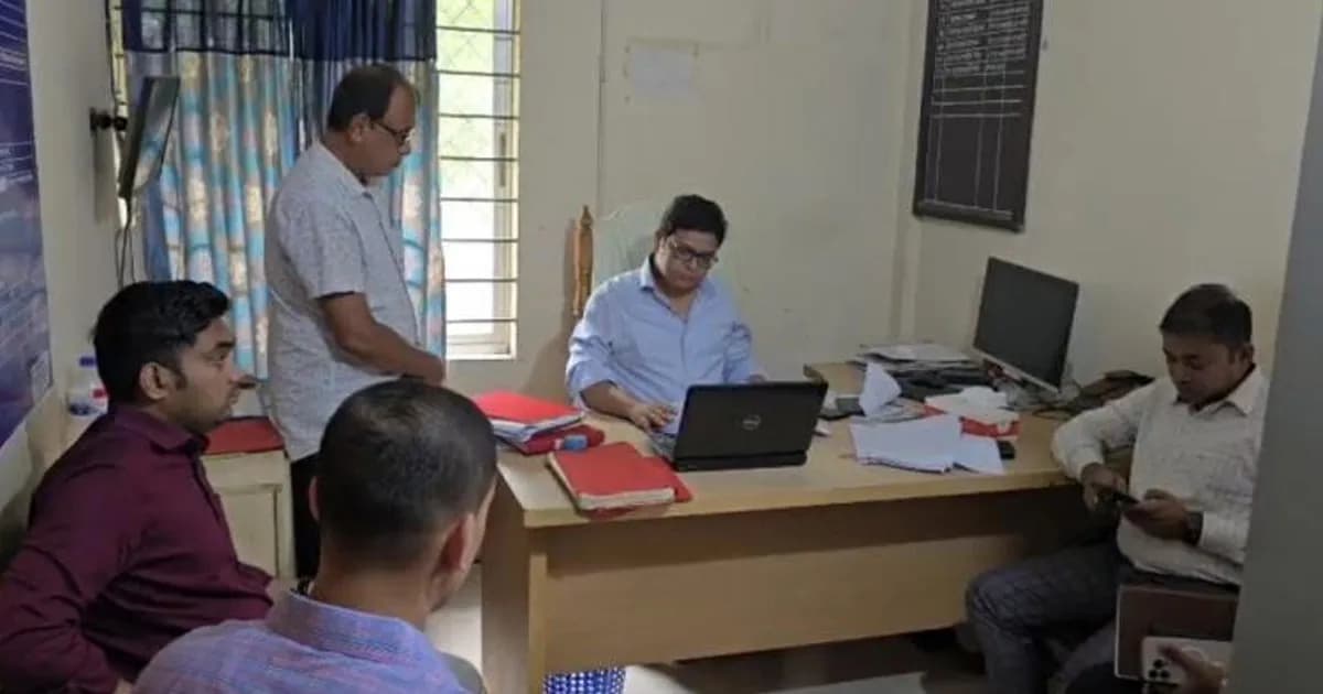 কাশিমপুর ভূমি অফিসে ডিসির ঝটিকা অভিযান, বরখাস্ত ৪