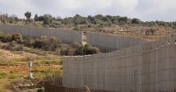 ইসরায়েলের হামলার আশঙ্কায় দক্ষিণাঞ্চল থেকে সরে গেলো লেবাননের সেনারা