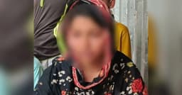 বিয়ের দাবিতে প্রেমিকের বাড়িতে এক সন্তানের জননীর অনশন