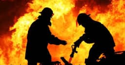 রাজধানীতে  বইয়ের দোকানে আগুন, নিয়ন্ত্রণে ২ ইউনিট